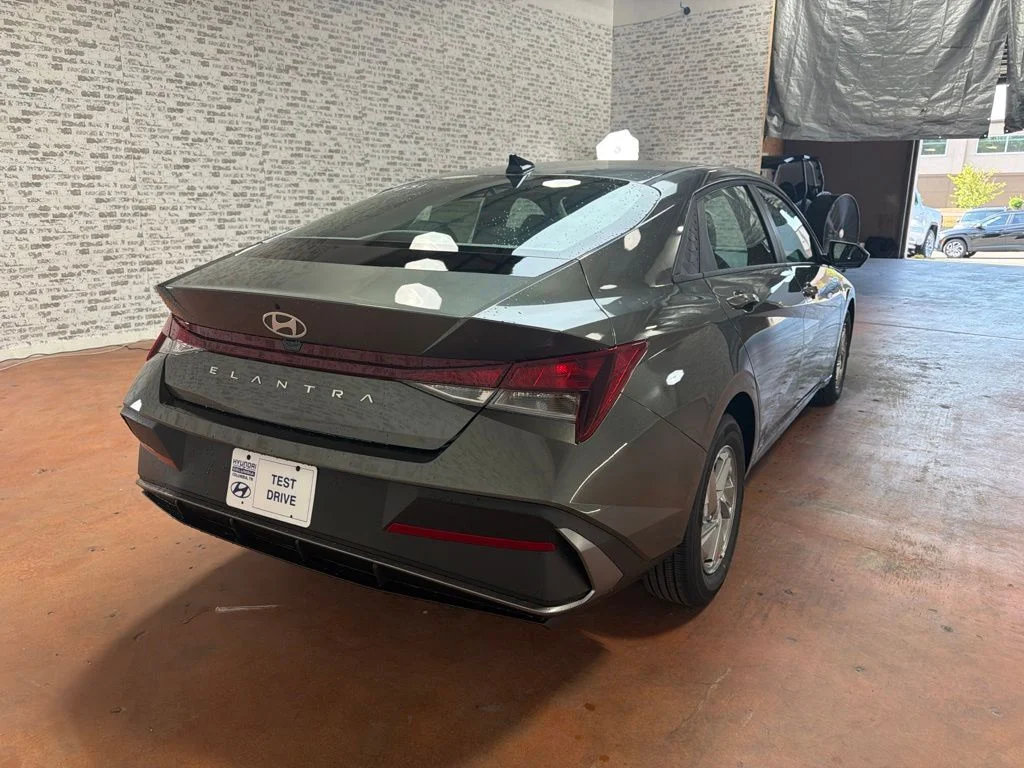 New 2026 Amazon Gray Hyundai SE image 7