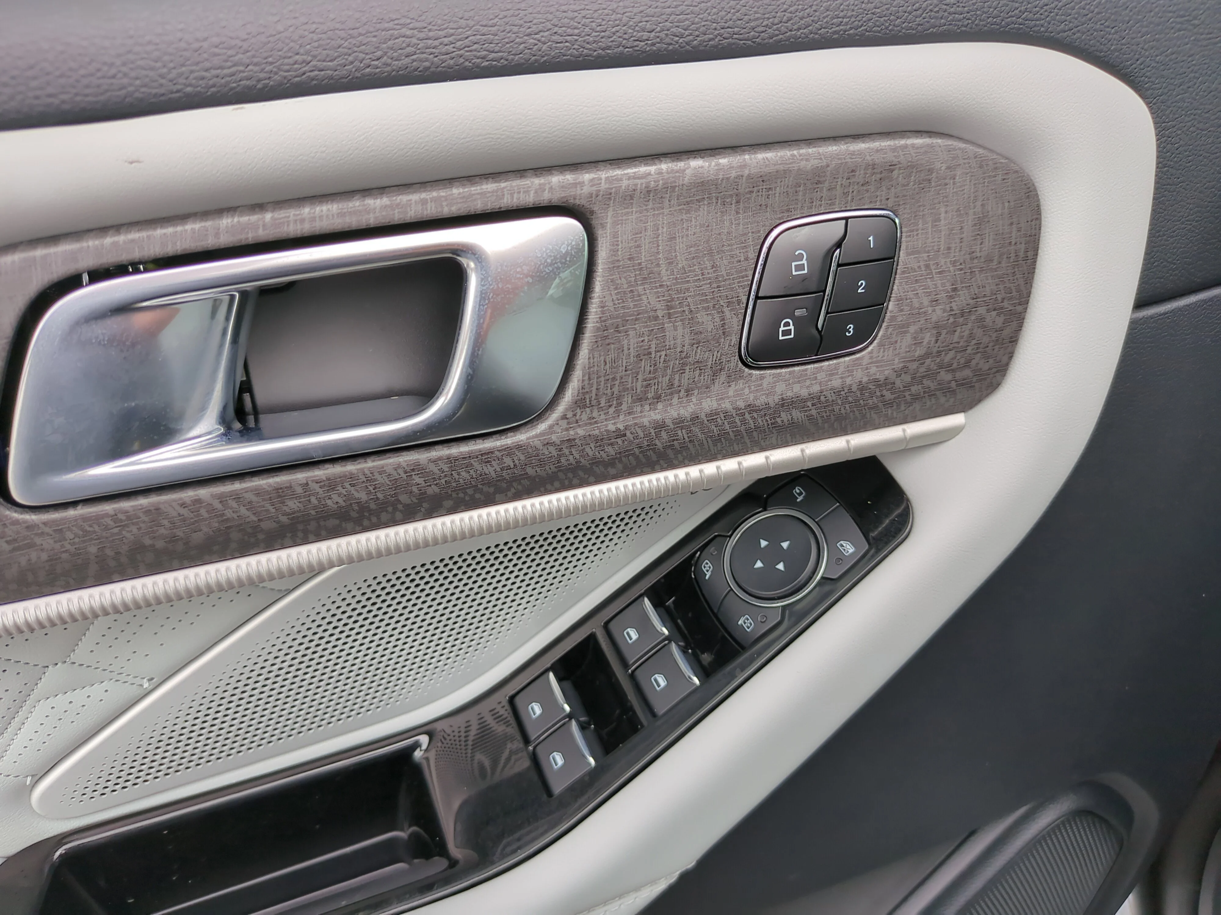 New 2026 Carbonized Gray Metallic Ford Platinum™ image 18