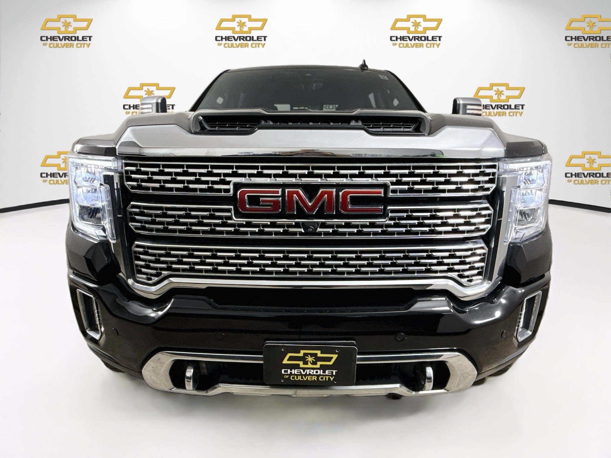 Used 2022 Ebony Twilight Metallic GMC Denali image 2