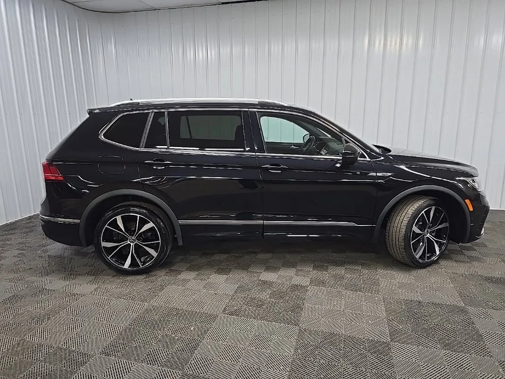 Used 2024 Black Volkswagen 2.0T SEL R-Line image 2