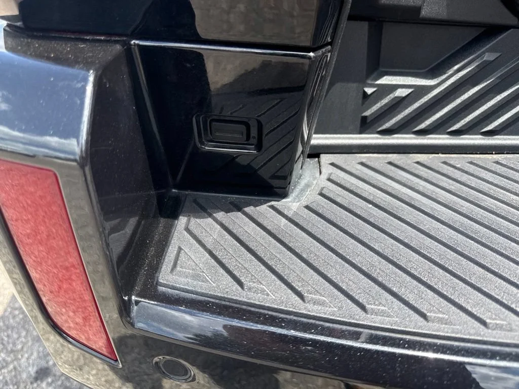 Used 2025 Solar Orange GMC 2X image 32