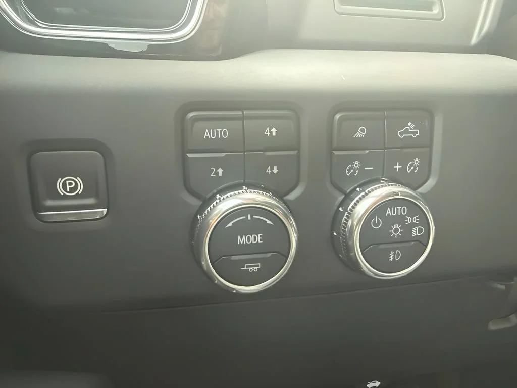 Used 2025 Onyx Black GMC Denali image 26