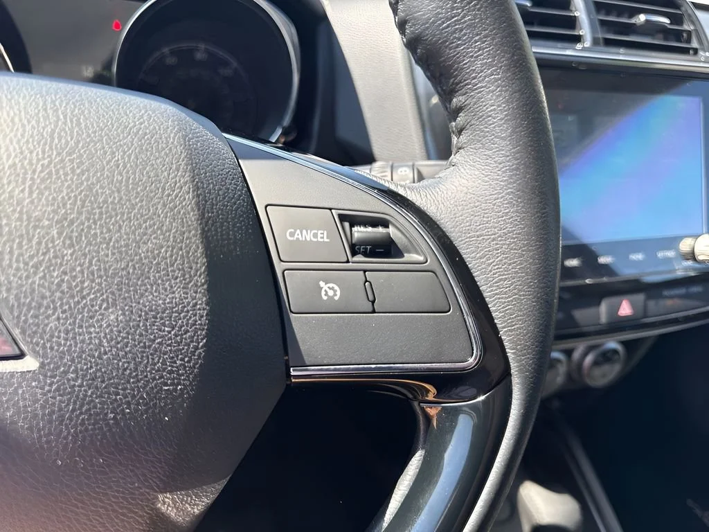 Used 2022  Mitsubishi SE image 23