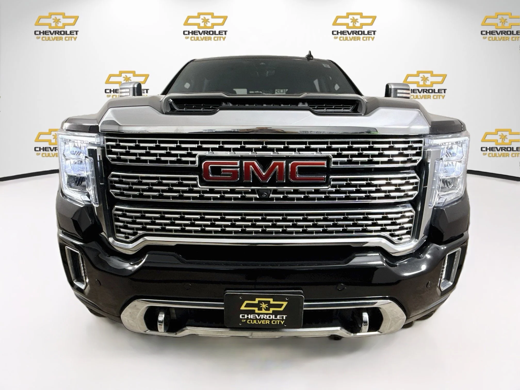 Used 2022 Ebony Twilight Metallic GMC Denali image 2