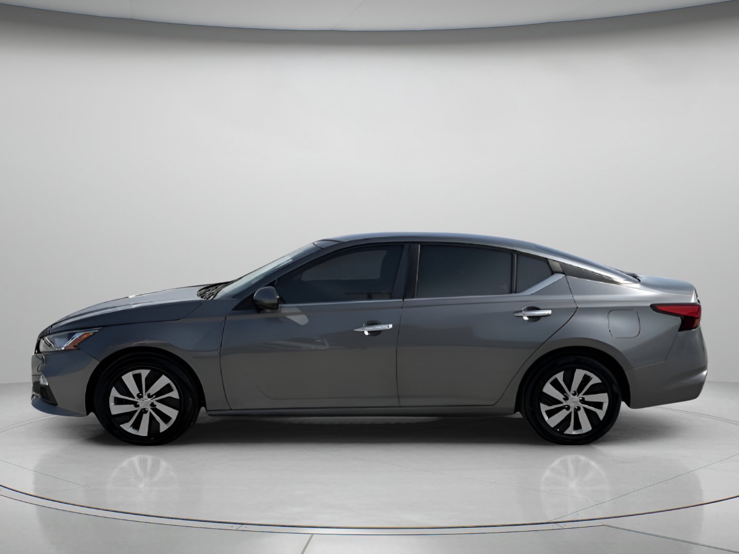 Used 2021 Gun Metallic Nissan 2.5 S image 2