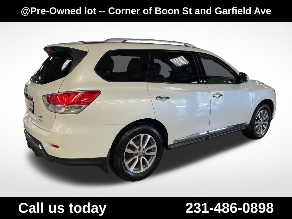 Used 2016 White Nissan SL image 5