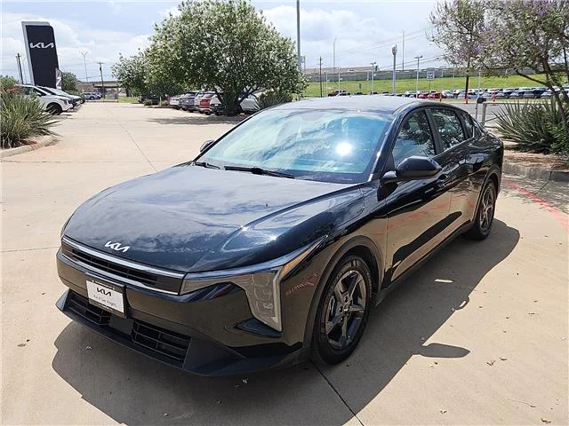 Used 2025 Aurora Black Pearl KIA LX image 1