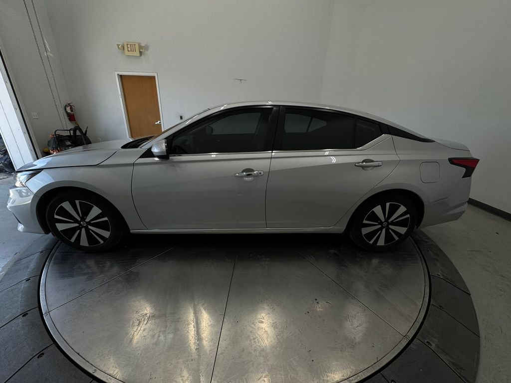Used 2022 Brilliant Silver Metallic Nissan 2.5 SV image 16