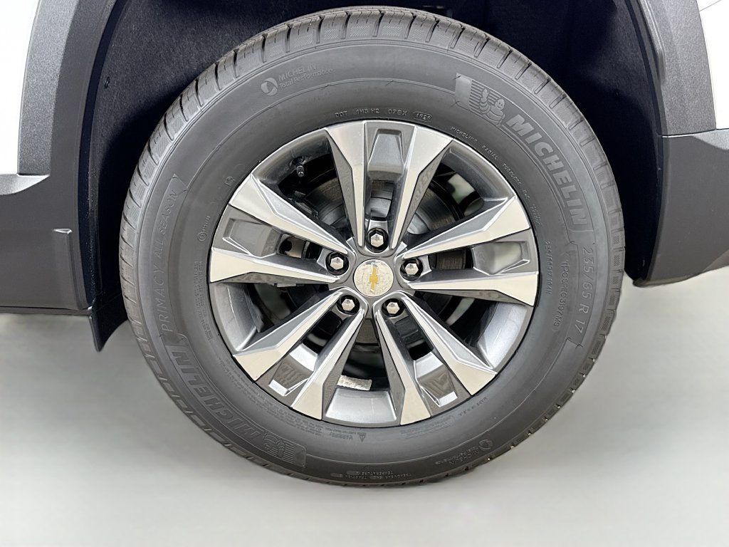 New 2026 Summit White Chevrolet LT image 29