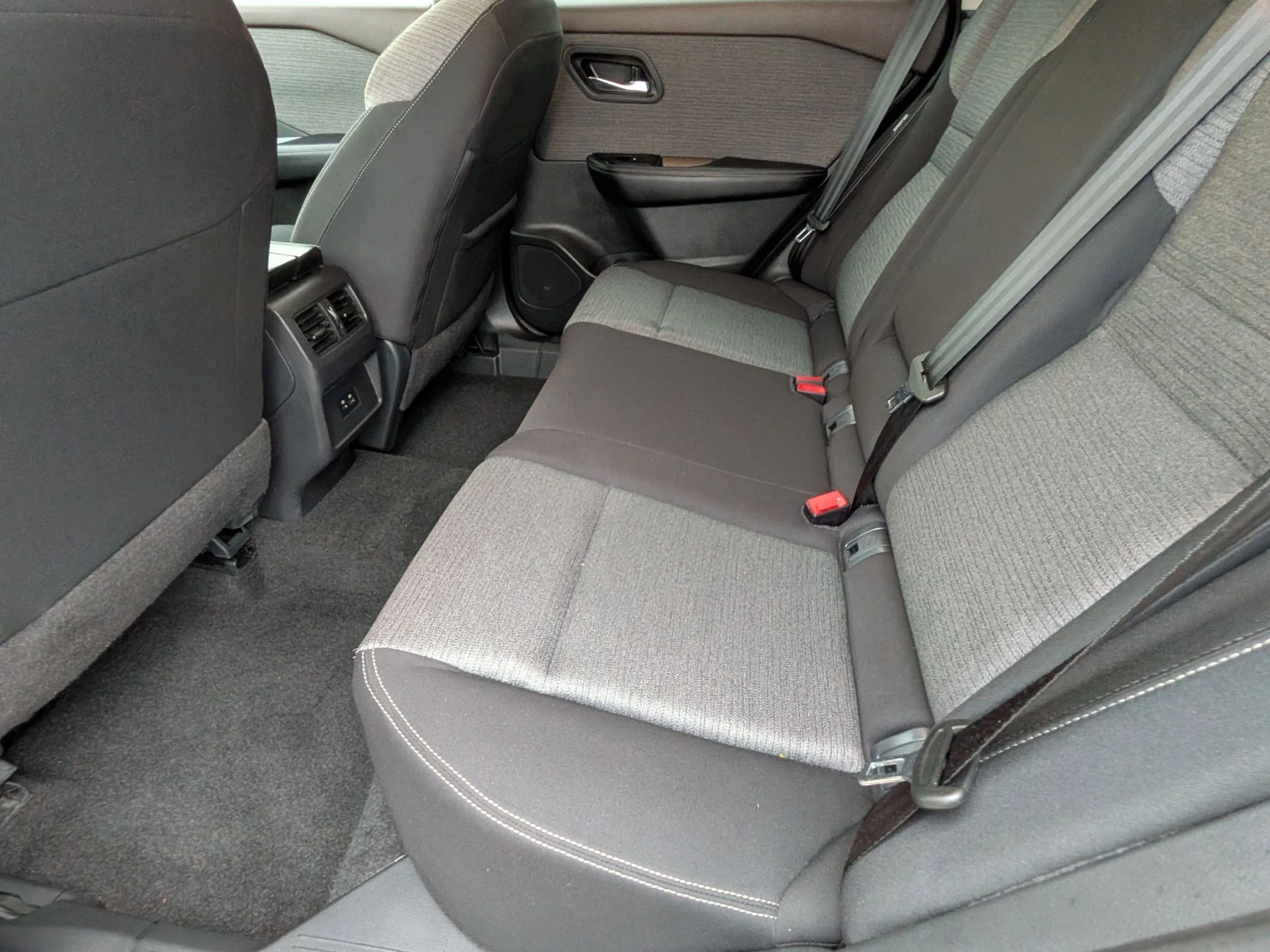 Used 2023 Scarlet Ember Tintcoat Nissan SV image 18