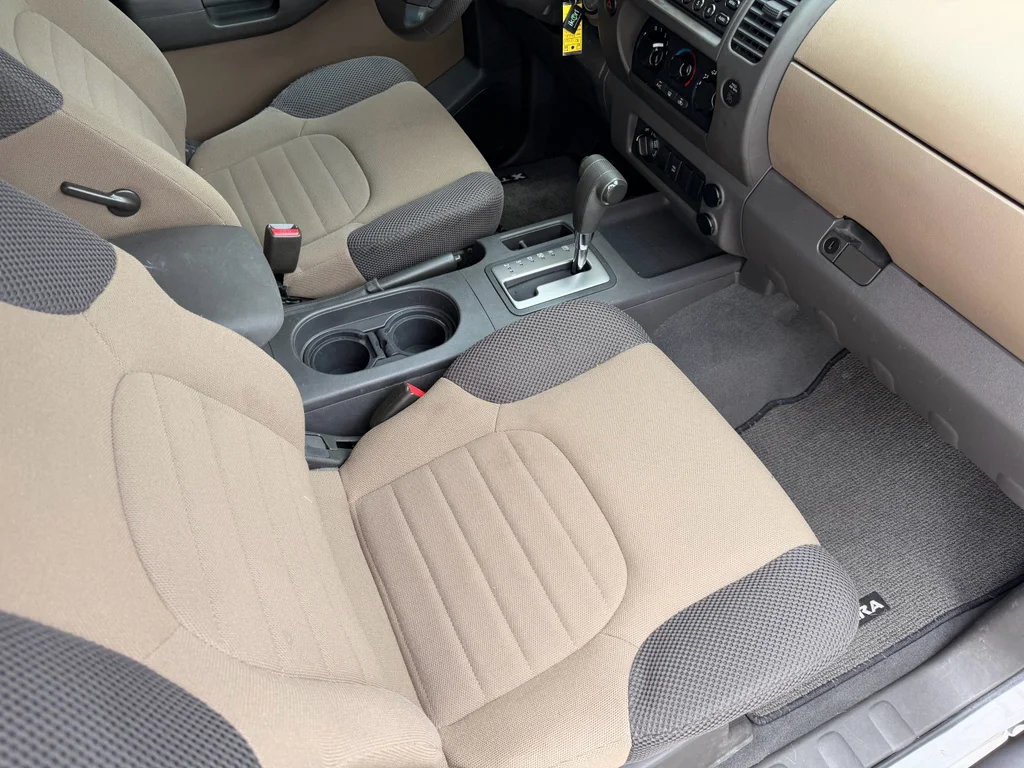 Used 2007 Avalanche Nissan S image 27