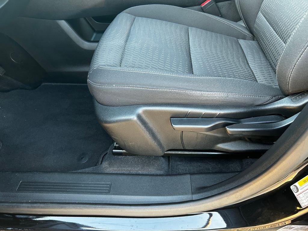 Used 2025 Black Metallic Chevrolet LT image 25