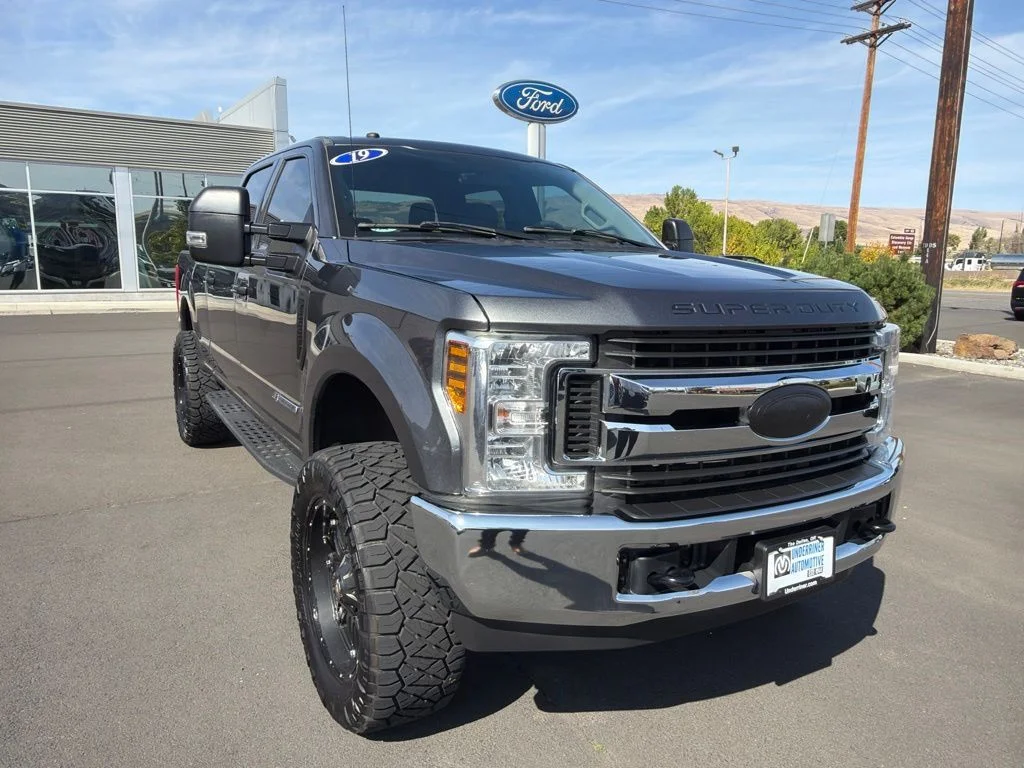 Used 2019 Magnetic Metallic Ford XLT image 1