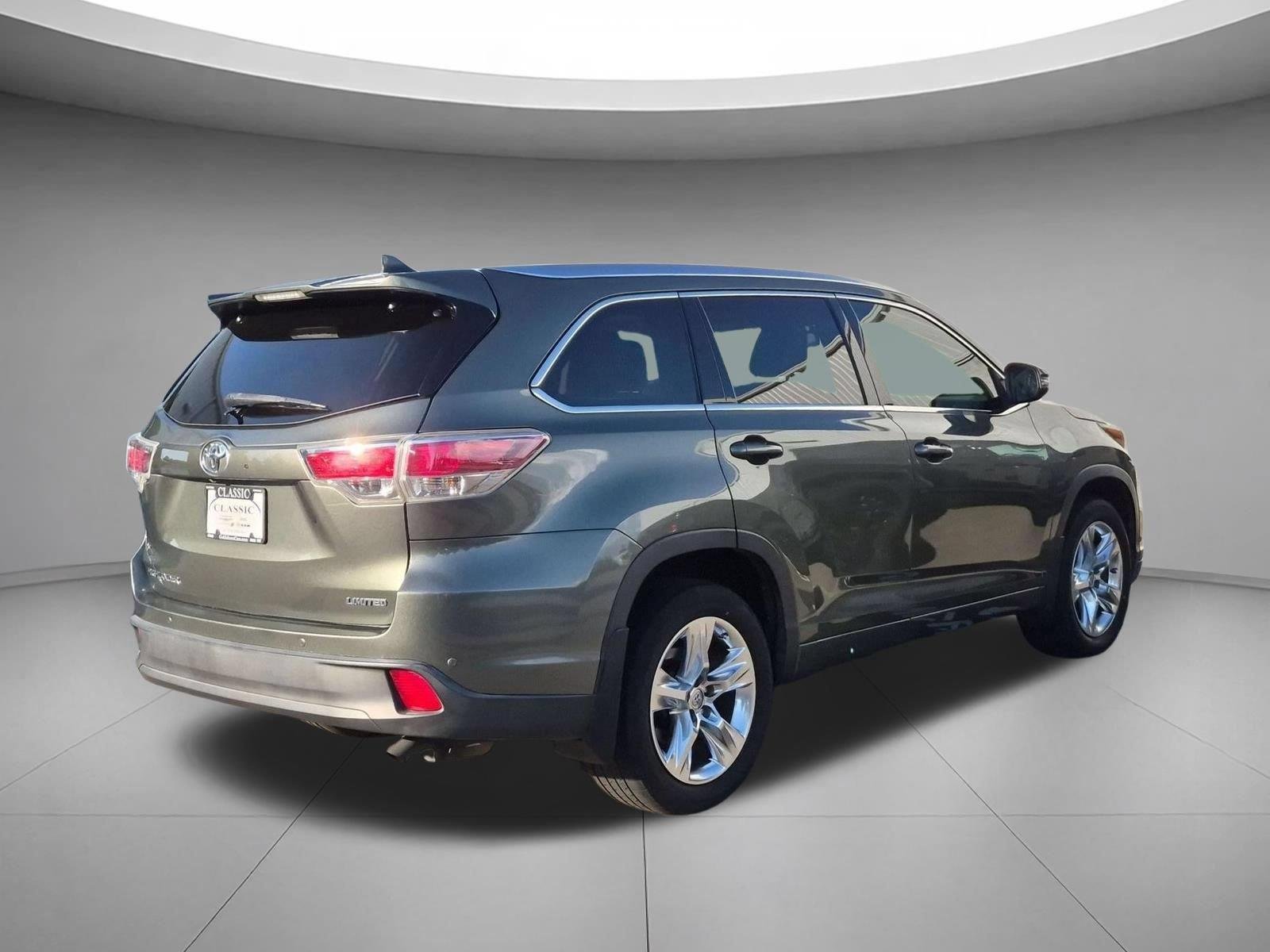 Used 2015 Predawn Gray Mica Toyota Limited image 5