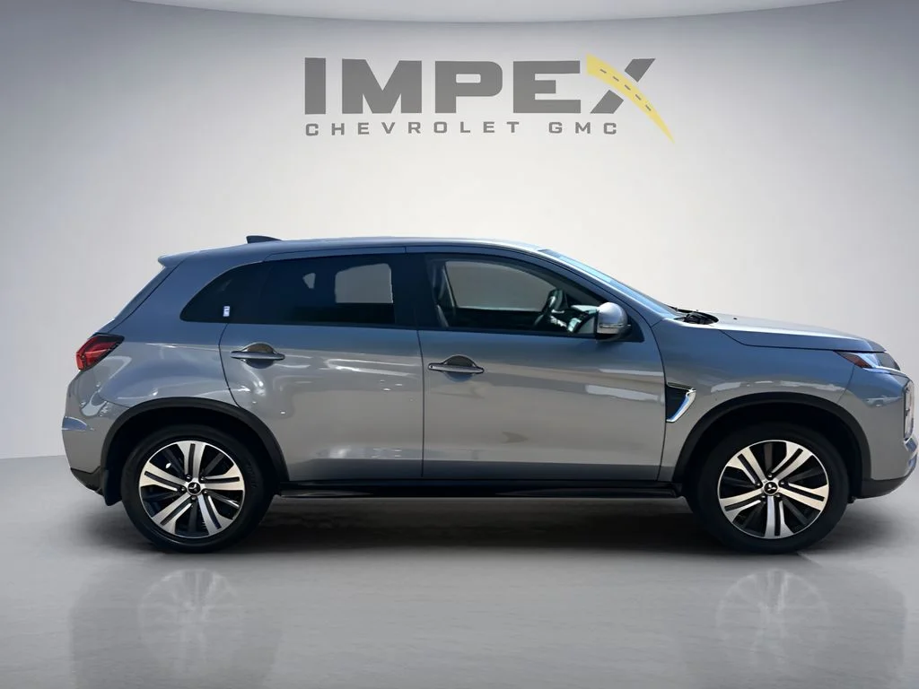 Used 2022  Mitsubishi 2.0 SE image 6