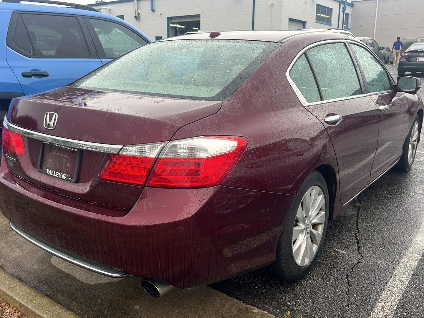 Used 2013 RED Honda EXL image 4