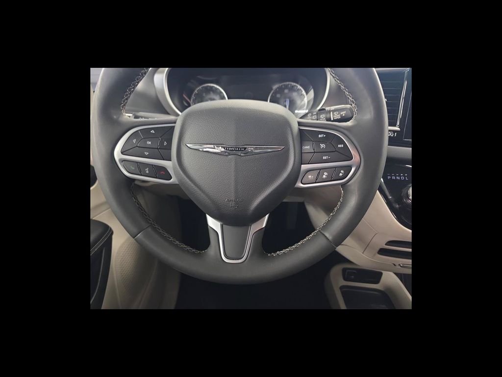Used 2023 Black Chrysler Touring L image 14
