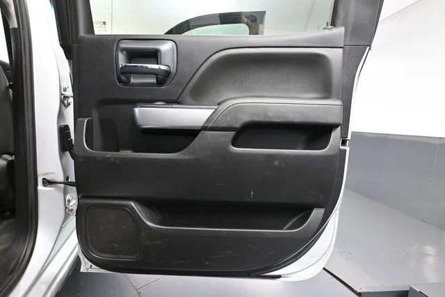Used 2019 Silver Chevrolet LT image 38