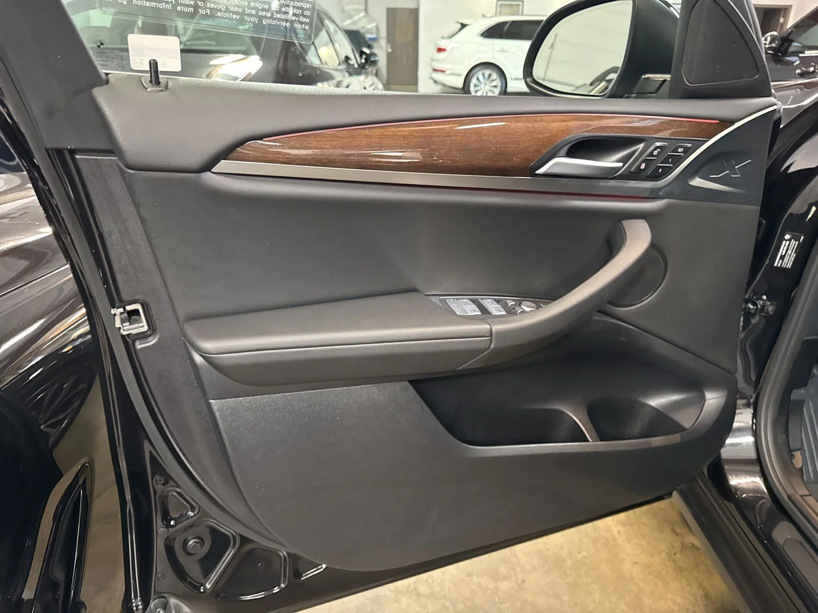 Used 2023 Black BMW xDrive30i image 9