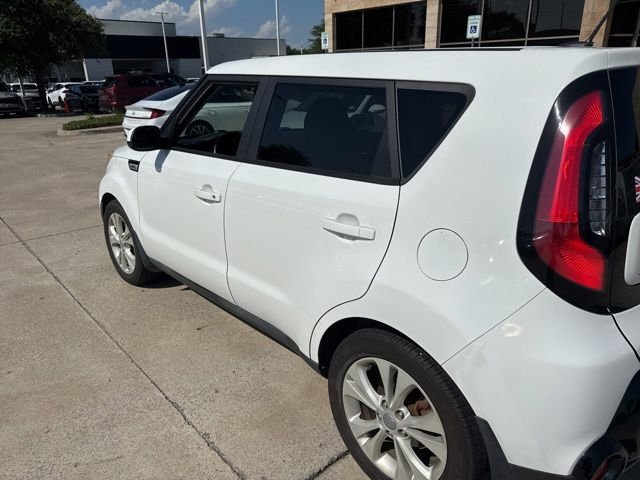 Used 2016 White Kia Plus image 8