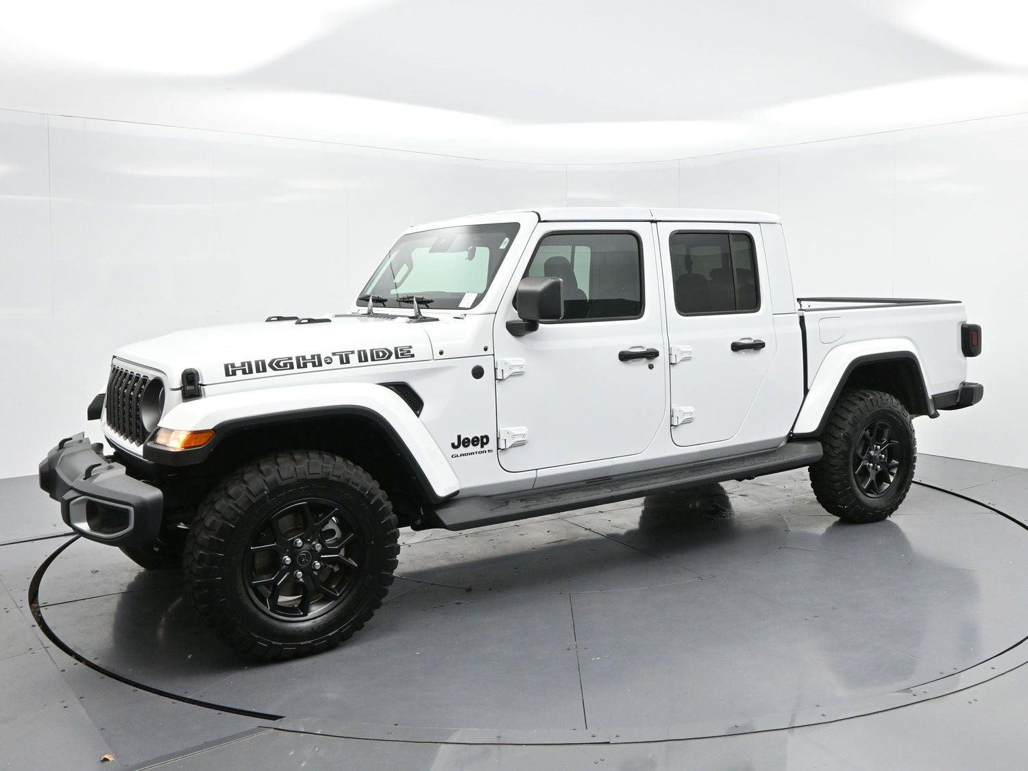 Used 2025 White Jeep High Tide image 4