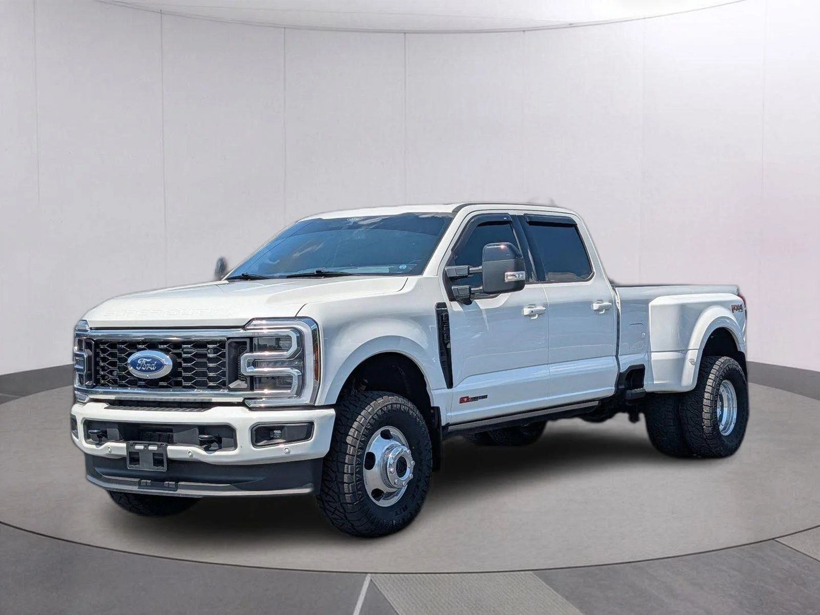 Used 2025 Star White Metallic Tri-Coat Ford Platinum image 1