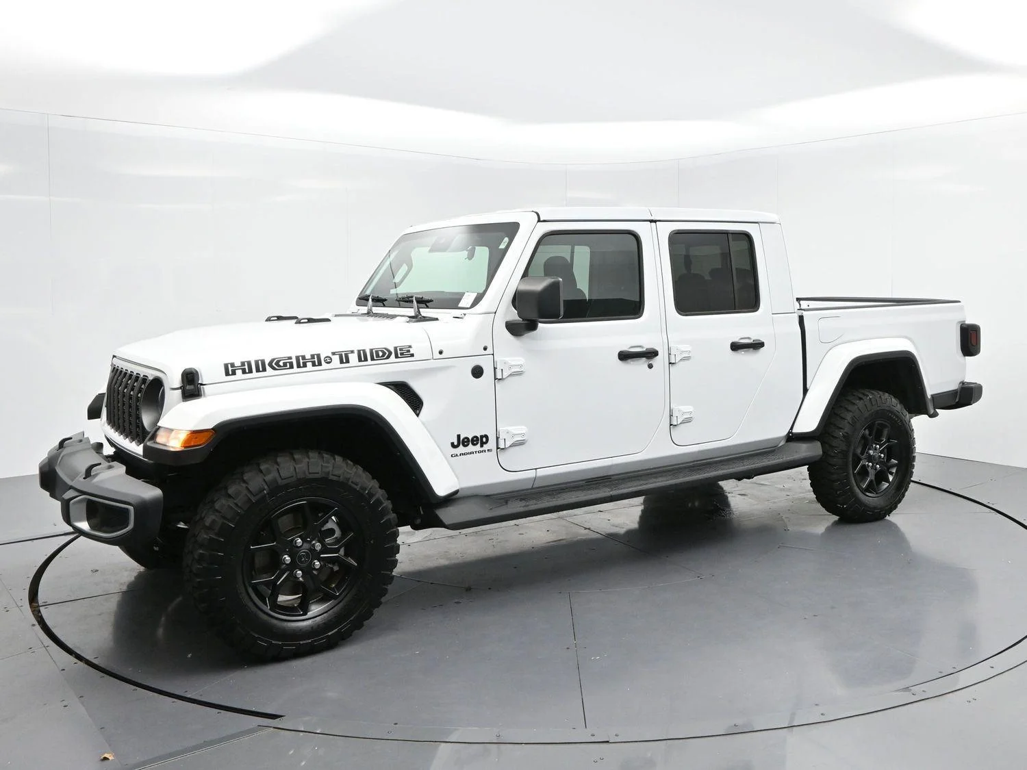 Used 2025 White Jeep High Tide image 4