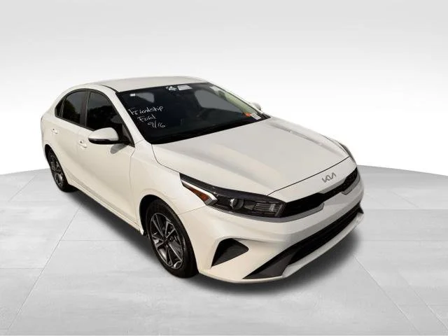 Used 2024 White Kia LXS image 4