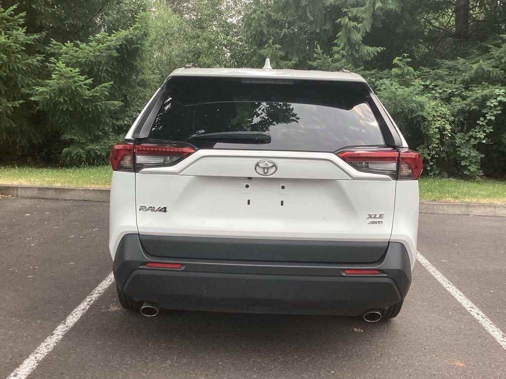 Used 2021 White Toyota XLE image 18