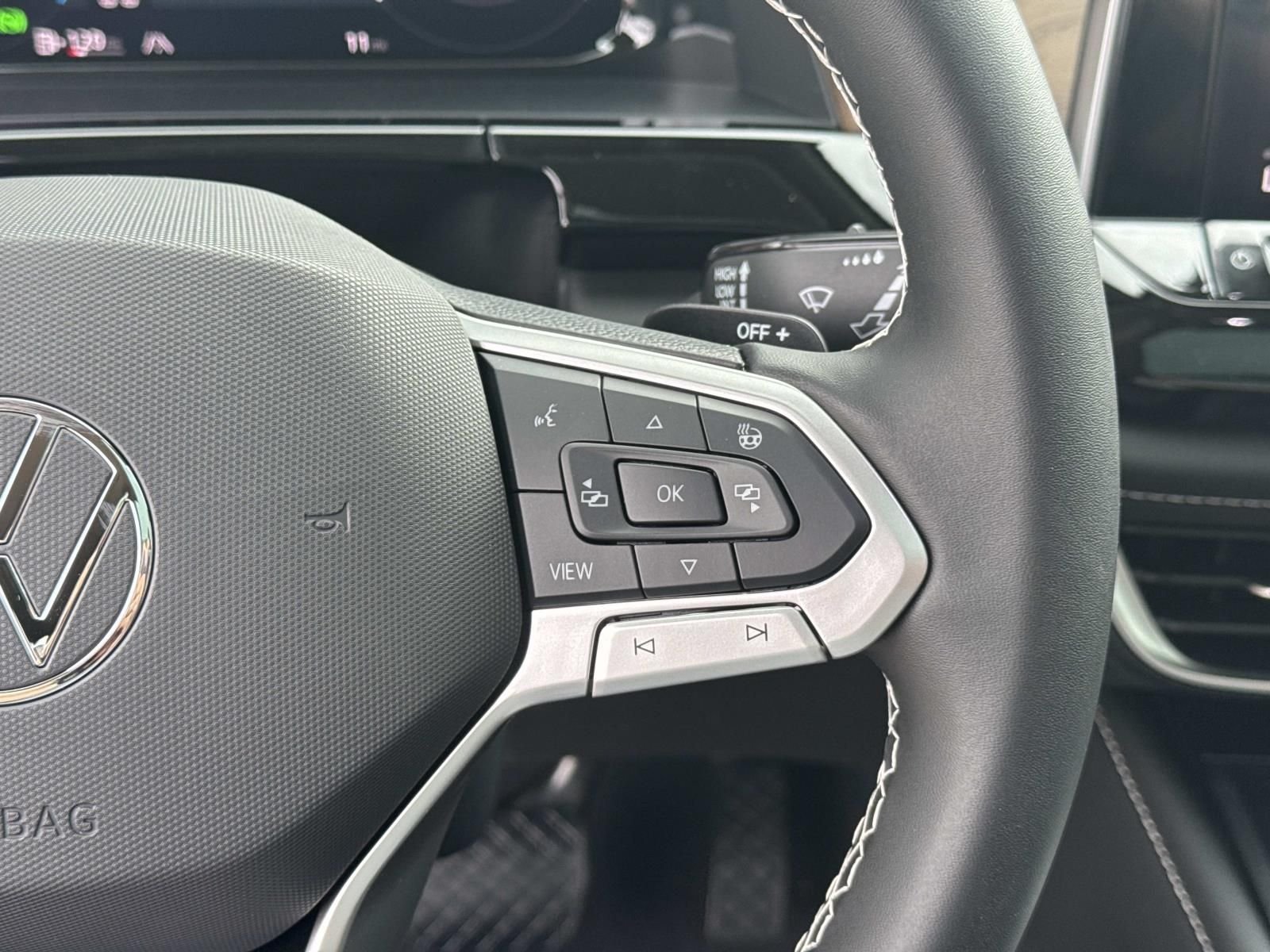New 2026 White Volkswagen 2.0T SE w/Technology image 16