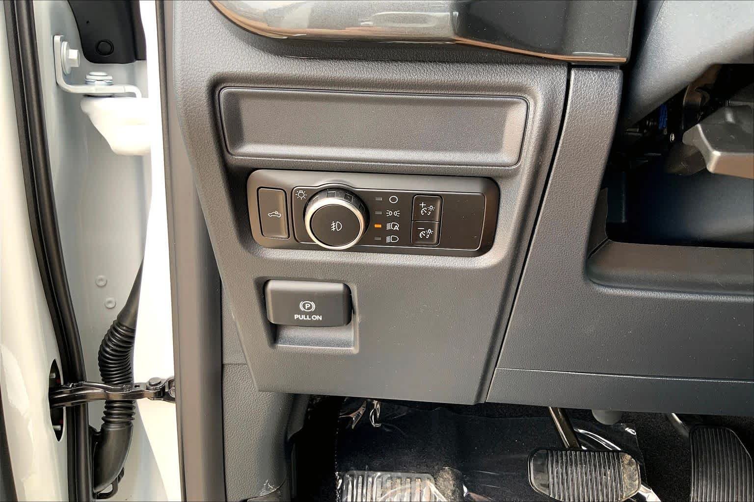 New 2026 Oxford White Ford STX® image 20