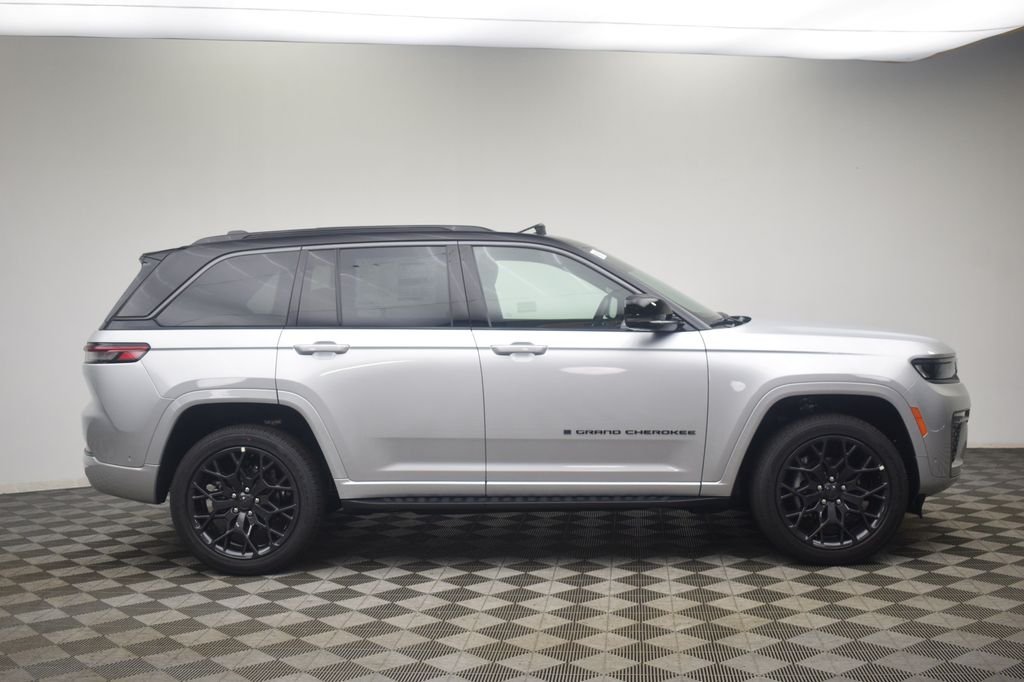 New 2026 Silver Zynith Exterior Paint Jeep Summit image 3