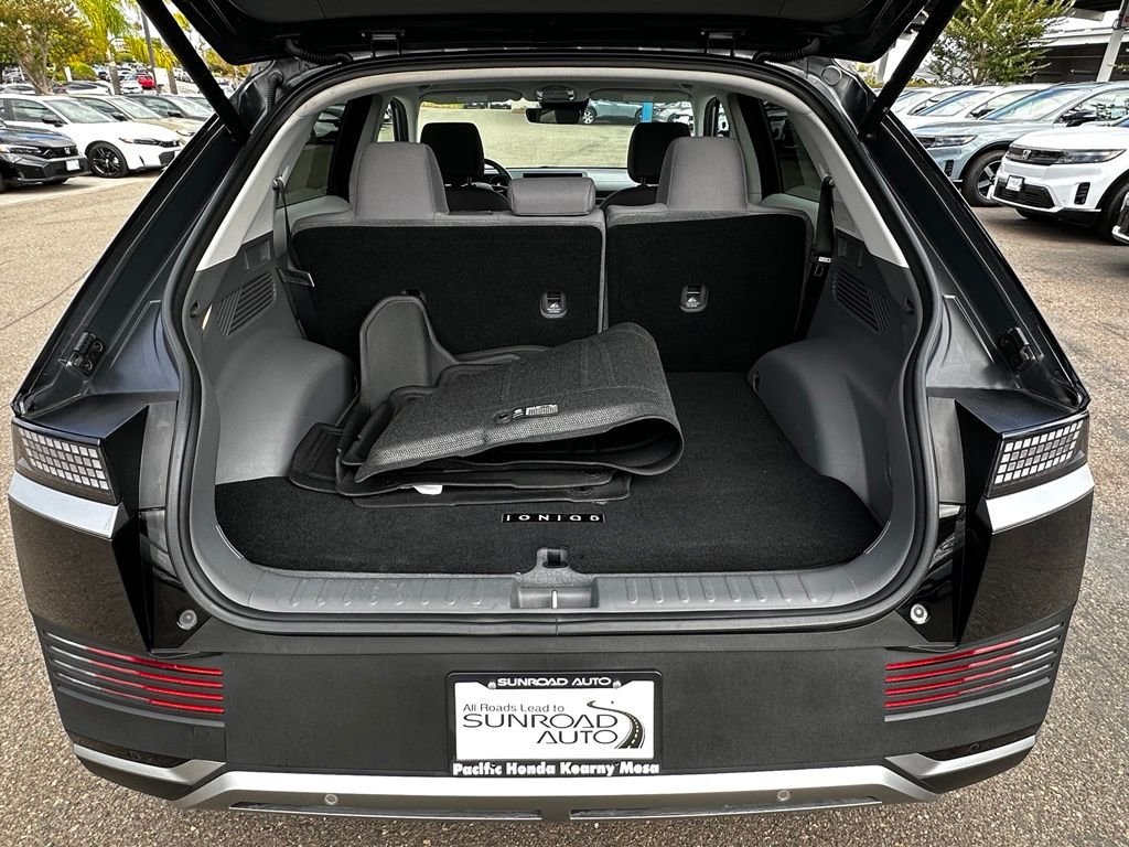 Used 2024 Black Hyundai SEL image 8