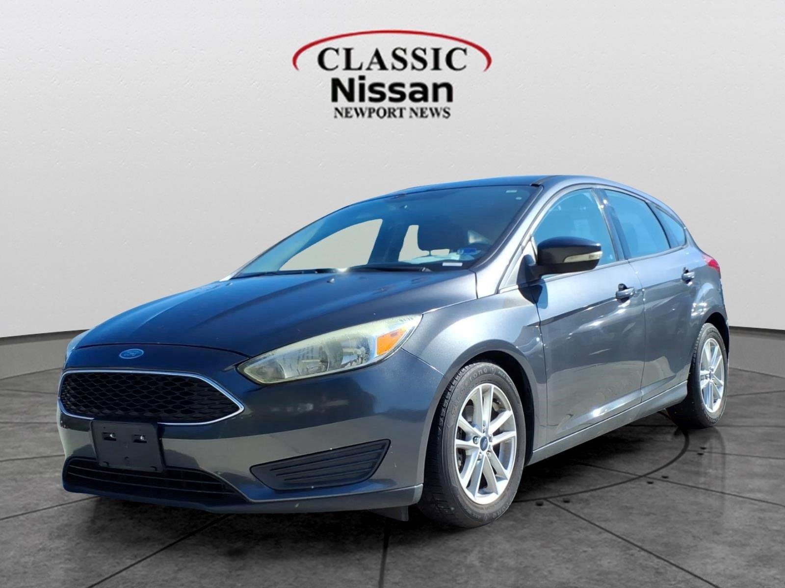 Used 2016 Magnetic Ford SE image 1
