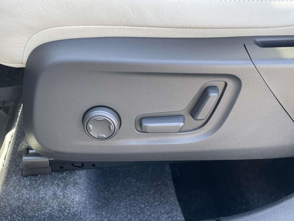 2026 Volvo XC40 Plus - Photo 8