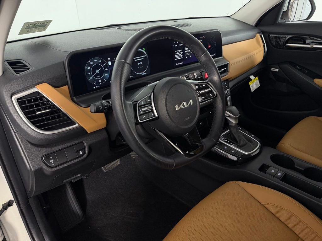 Used 2024 Snow White Pearl Kia SX image 22