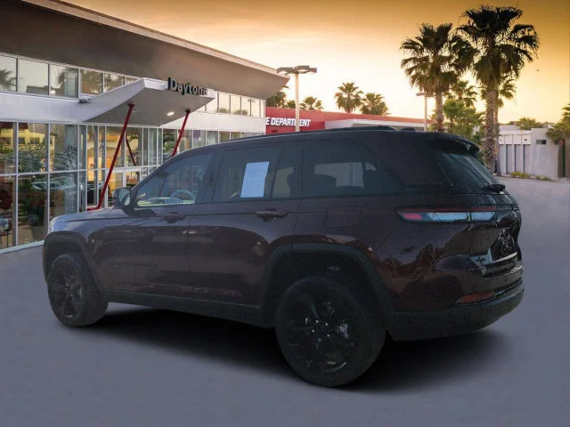 Used 2024 Red Jeep Altitude X image 5