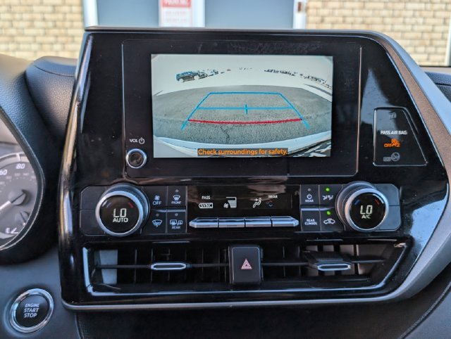 Used 2023 Off-white Toyota LE image 8