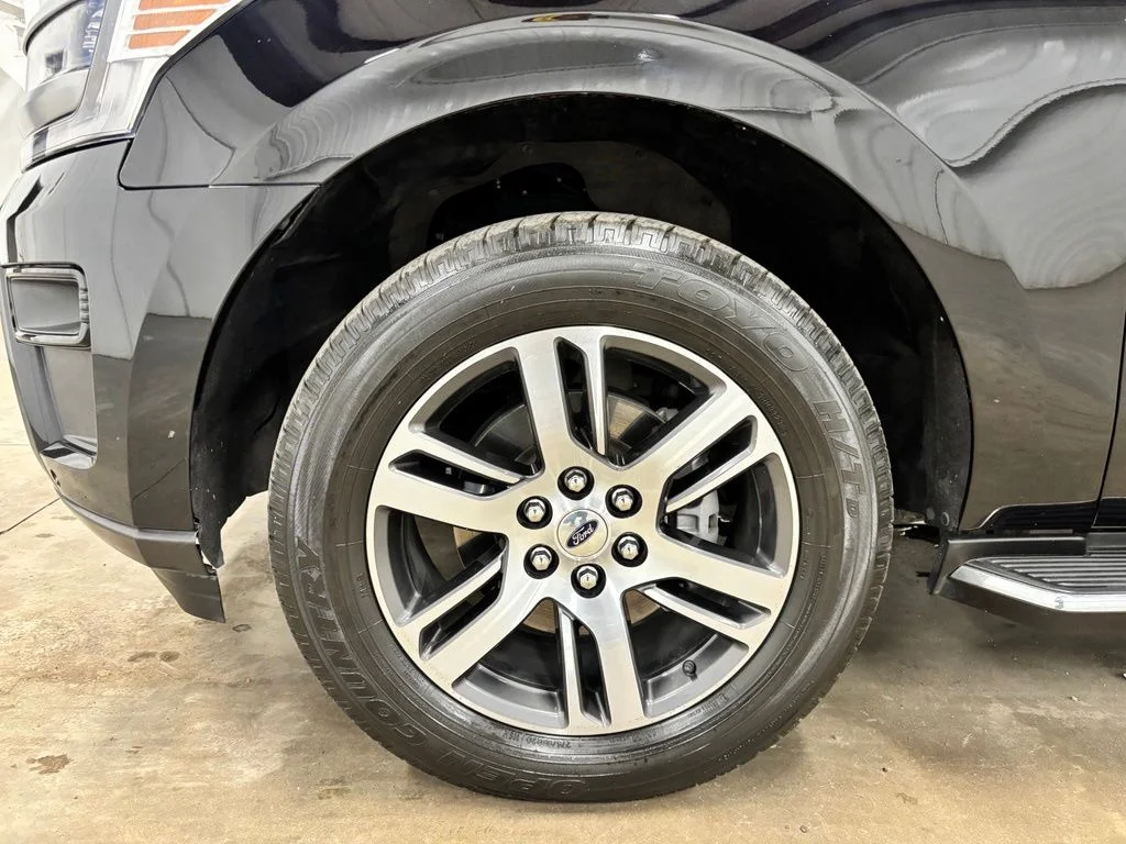 Used 2023 Black Ford XLT image 9