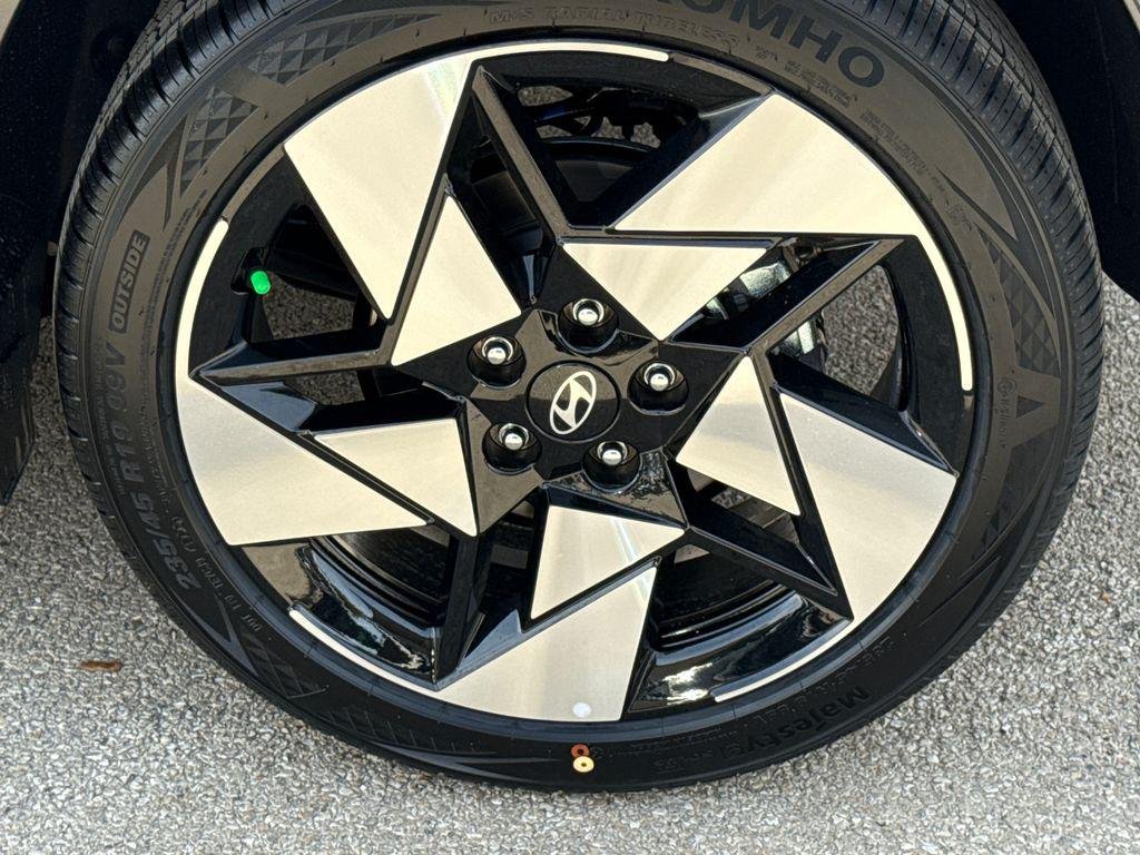 New 2026 White Hyundai Limited FWD image 10