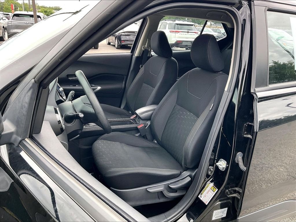 Used 2024 Super Black Nissan SV image 9