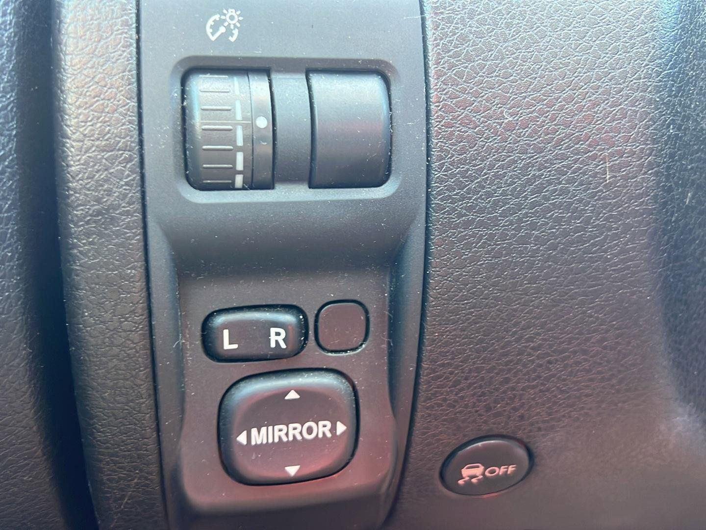 Used 2011 Spark Silver Metallic Subaru 2.5i image 14