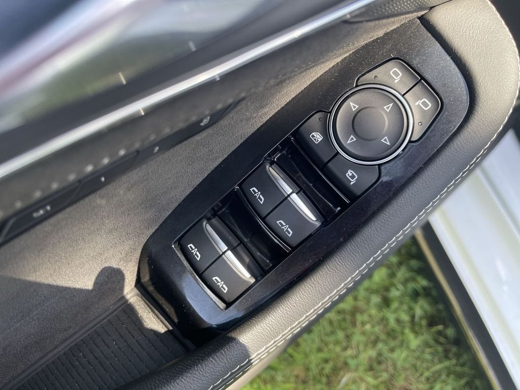 Used 2024 White Cadillac V-Series image 17