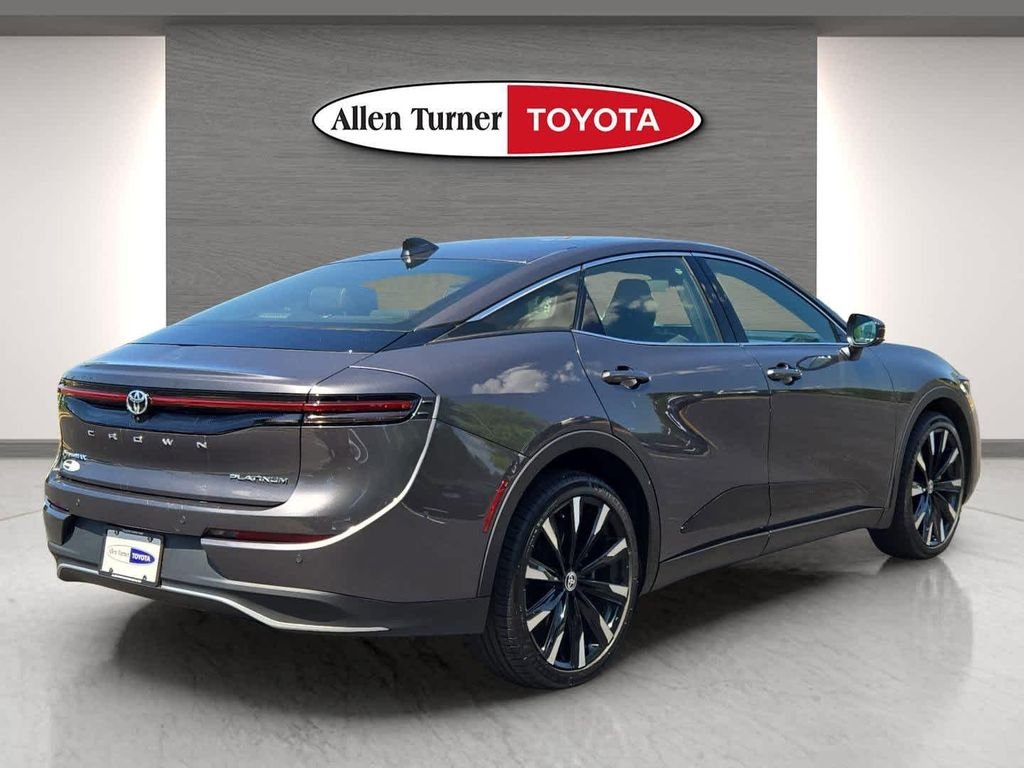 Certified Used 2024  Toyota Platinum image 6