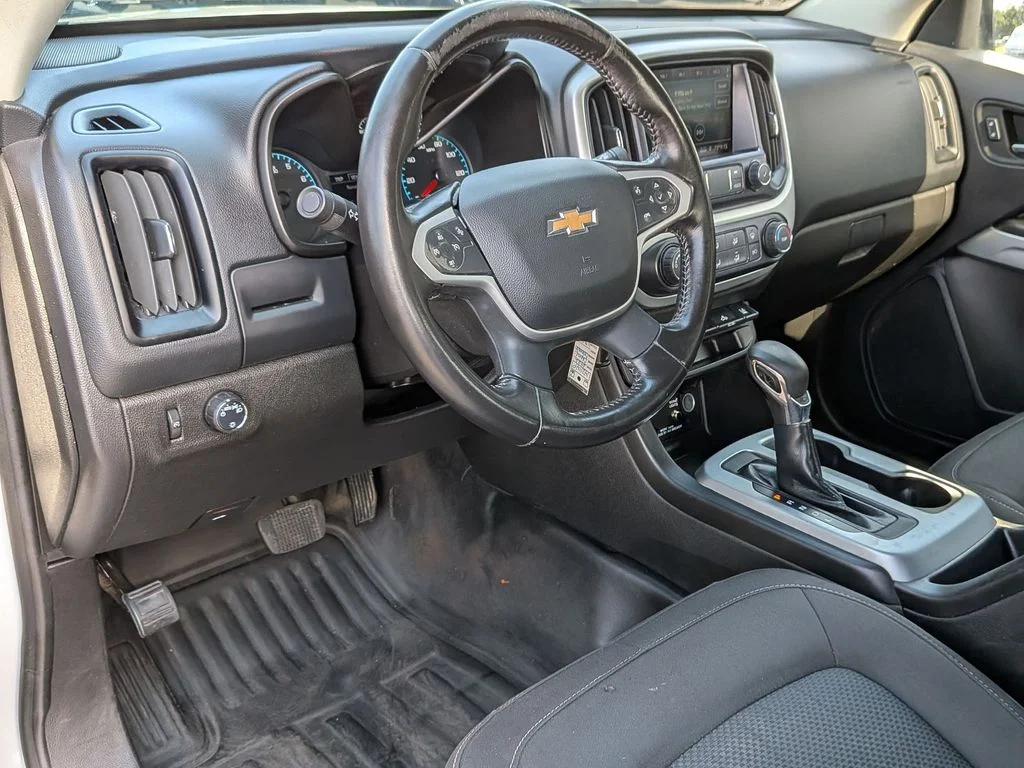 Used 2022 White Chevrolet LT image 23