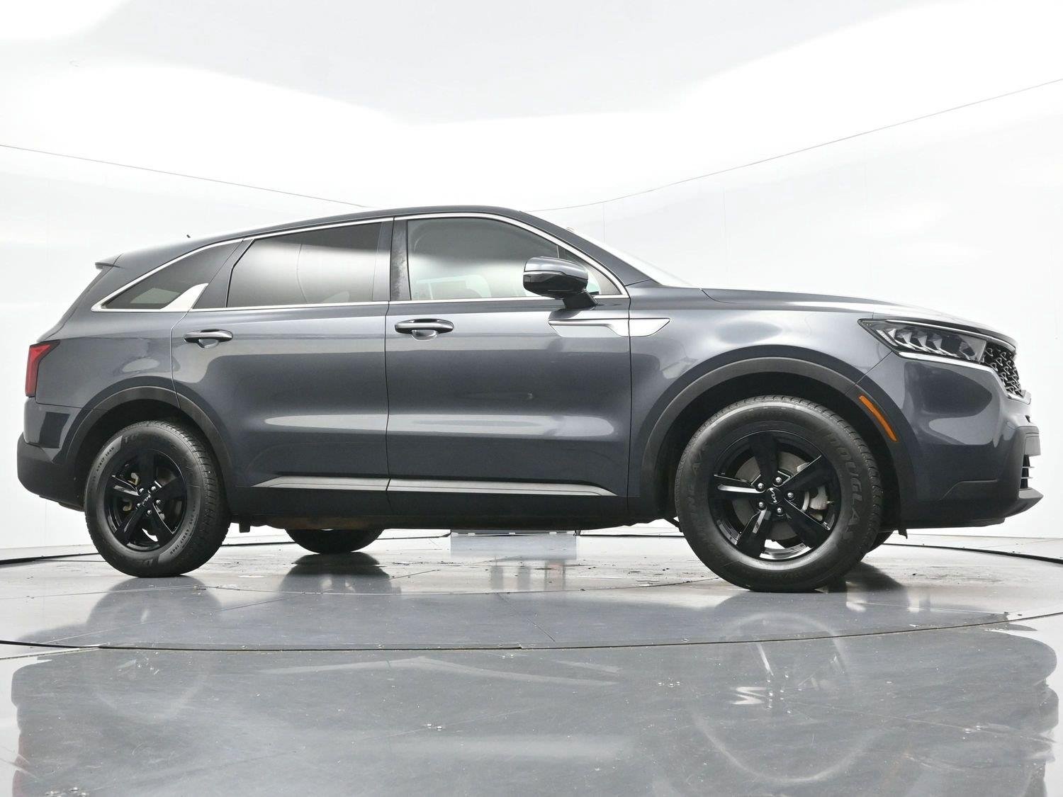 Used 2022 Gravity Gray Kia LX image 39