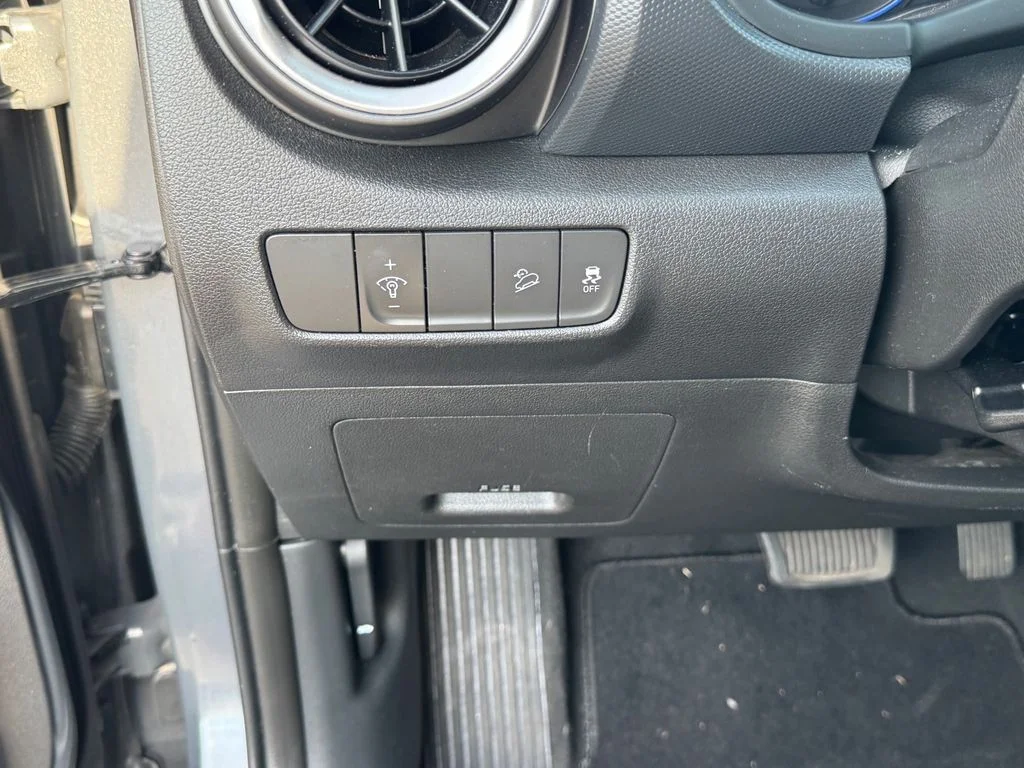 Used 2023 Gray Hyundai SEL image 18