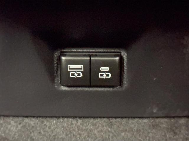 Certified Used 2025 MIDNIGHT BLACK METALLIC Toyota  image 36