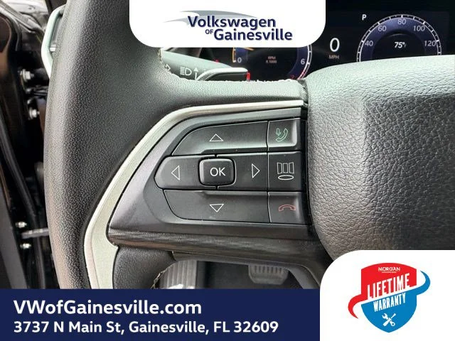 Used 2023 Diamond Black Crystal Pearlcoat Jeep Laredo image 25