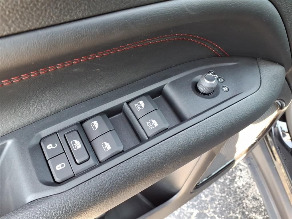 New 2026 Diamond Black Crystal Pearl-Coat Exterior Paint Jeep Trailhawk image 7